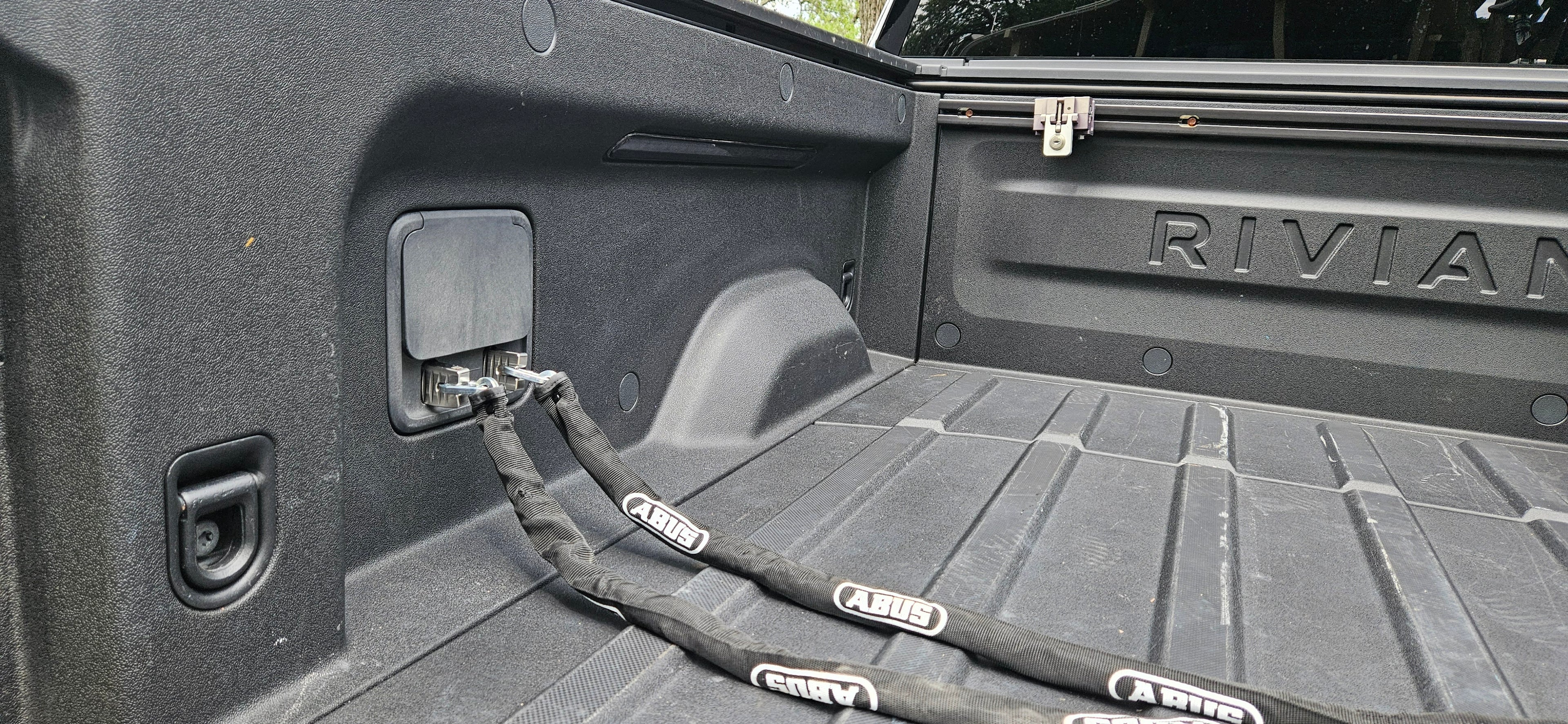 Rivian R1T Gear Guard Security Chain | Stainless Interlocks